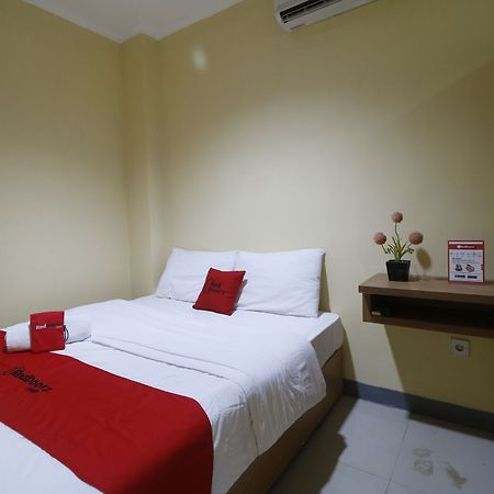 Hotel RedDoorz near ITC Cempaka Mas Dżakarta Zewnętrze zdjęcie