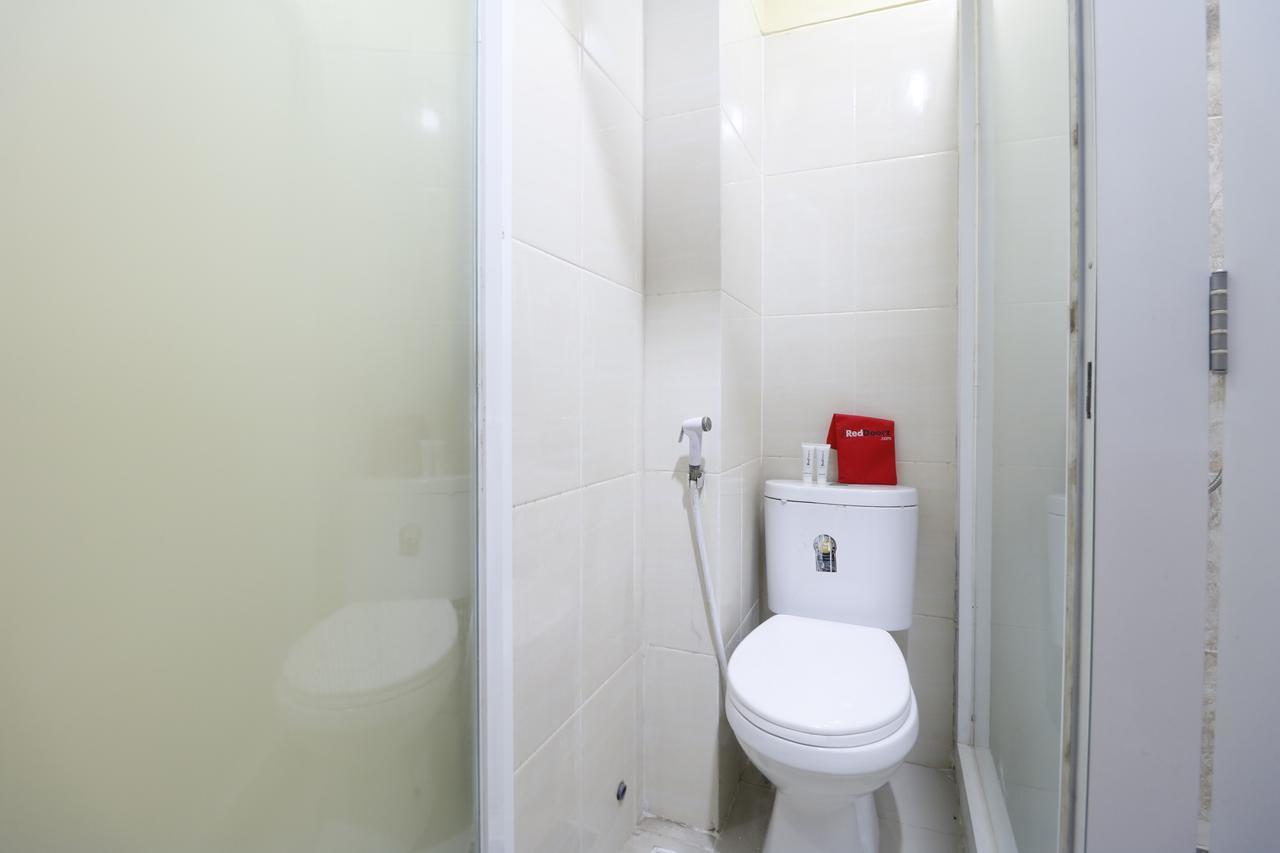 Hotel RedDoorz near ITC Cempaka Mas Dżakarta Zewnętrze zdjęcie