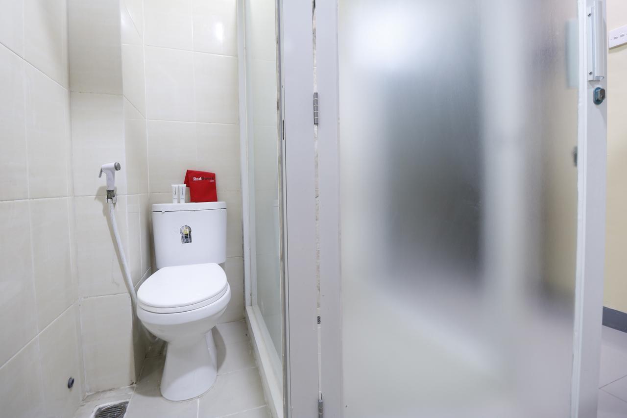 Hotel RedDoorz near ITC Cempaka Mas Dżakarta Zewnętrze zdjęcie