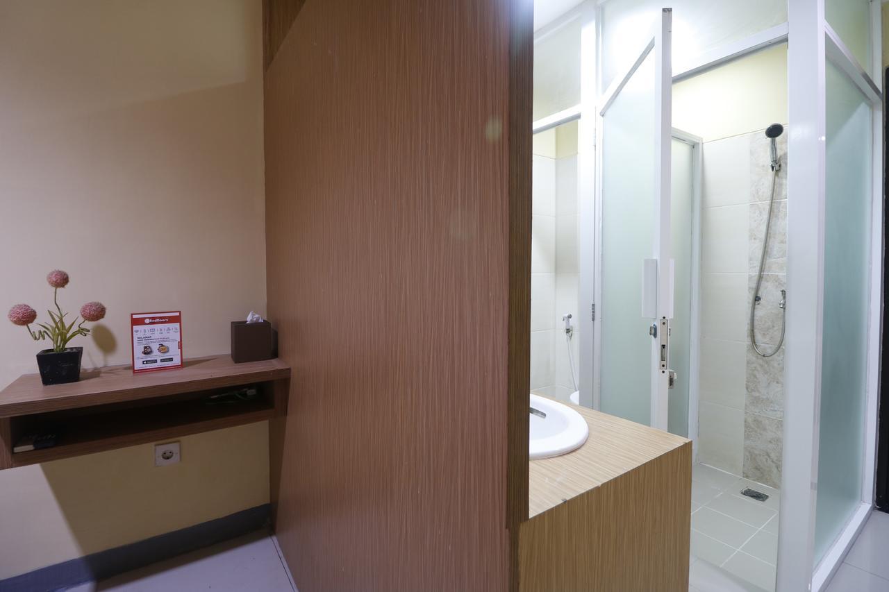 Hotel RedDoorz near ITC Cempaka Mas Dżakarta Zewnętrze zdjęcie