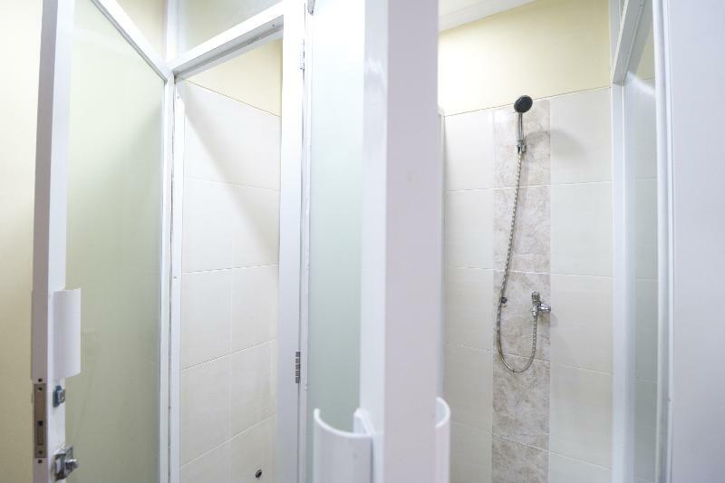 Hotel RedDoorz near ITC Cempaka Mas Dżakarta Zewnętrze zdjęcie
