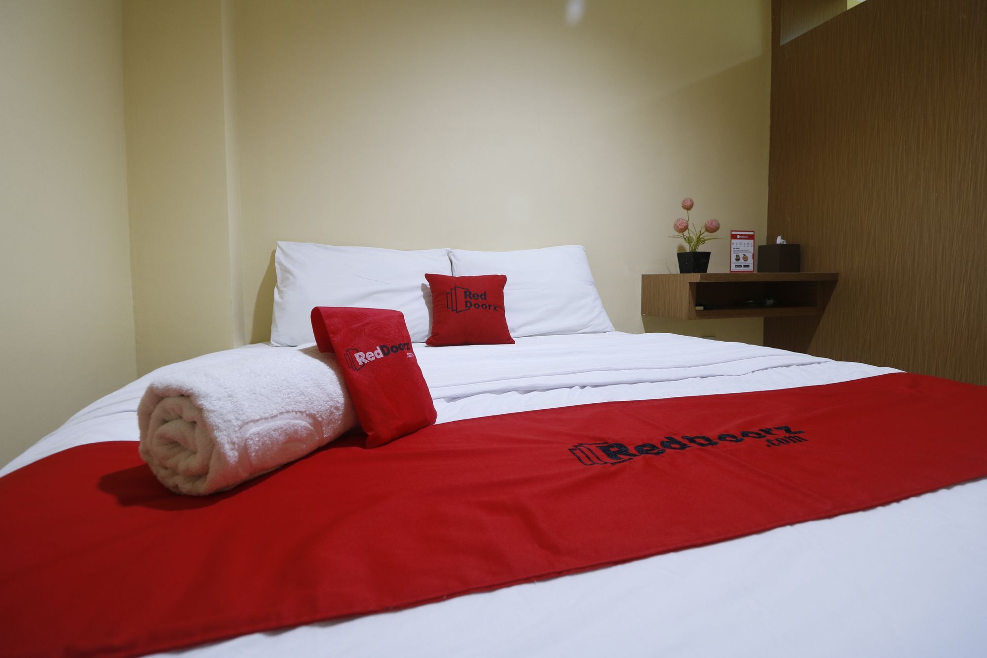 Hotel RedDoorz near ITC Cempaka Mas Dżakarta Zewnętrze zdjęcie