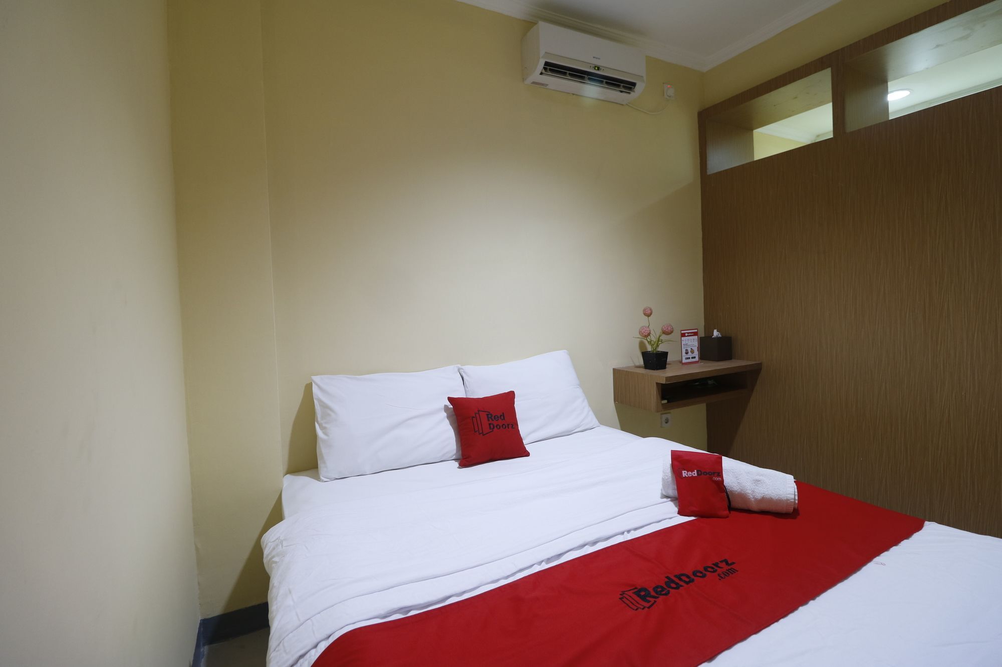 Hotel RedDoorz near ITC Cempaka Mas Dżakarta Zewnętrze zdjęcie